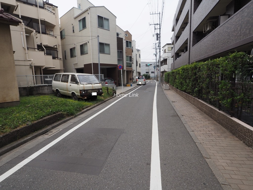 レーベンハイム常盤台八番館　前面道路